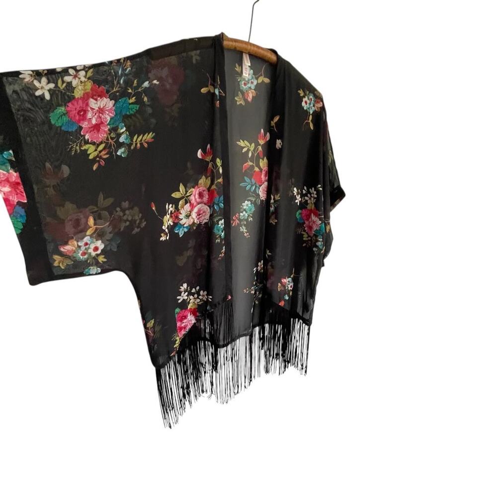 Xhilaration Floral Fringe Cape: Y2K, Modern